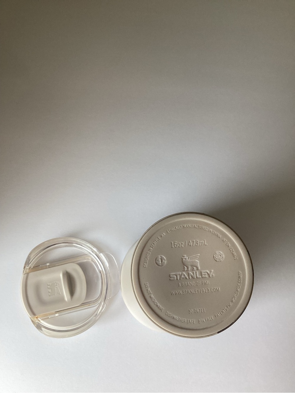 Stanley White/Tan Insulated Travel Mug with Clear Lid - Picture 2 of 2